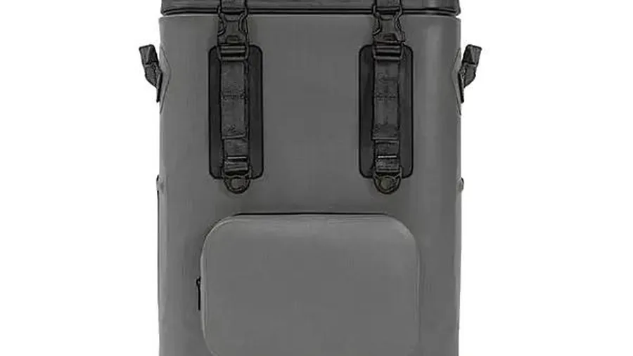Cooler bag with drainage plug for meltwater management